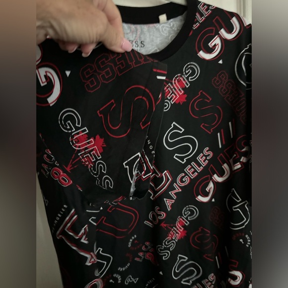 Guess all over print T-shirt size 3 XL. New without tags. - Picture 2 of 4